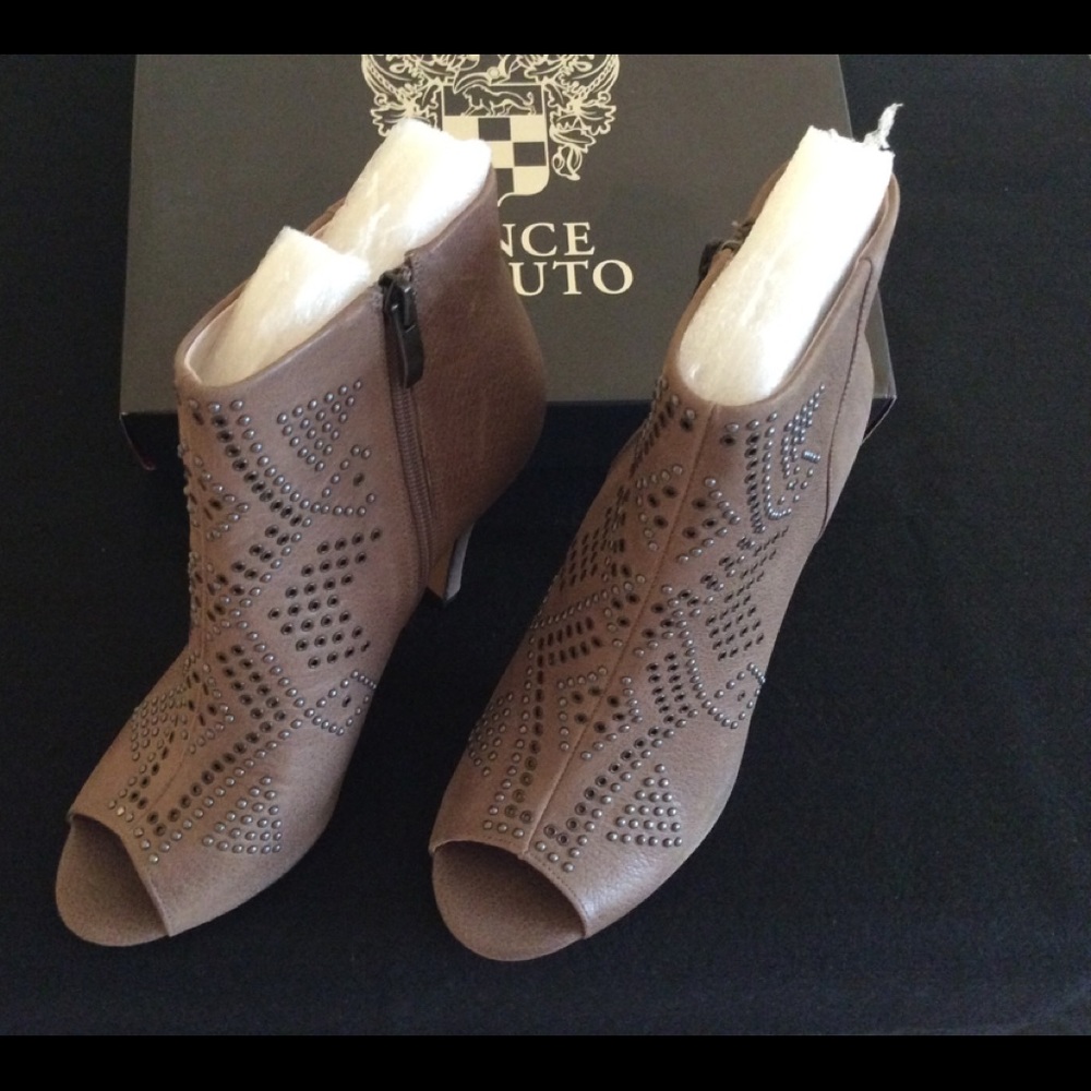 NEW! Vince Camuto “VC-Kanster” Shootie.